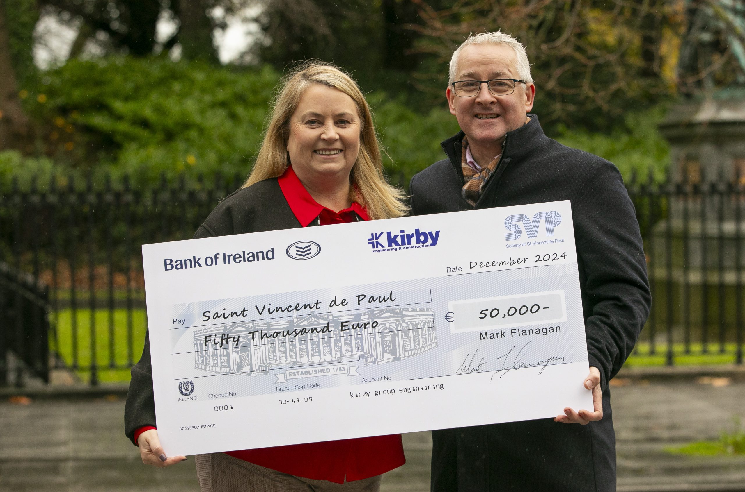 Kirby Group Engineering CEO, Mark Flanagan, presents Elizabeth Smyth, Head of Fundraising, SVP, with a Christmas donation cheque for €50,000.